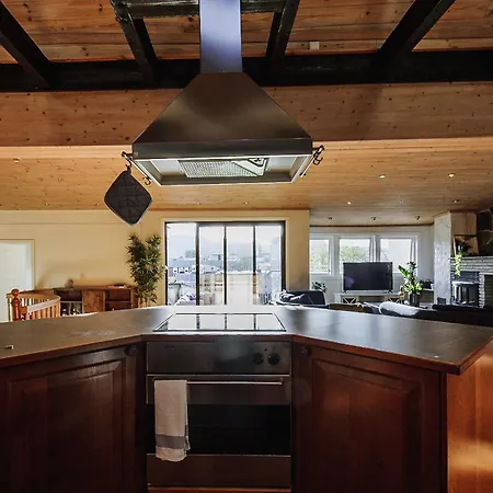 The View - Big In Center * برغن