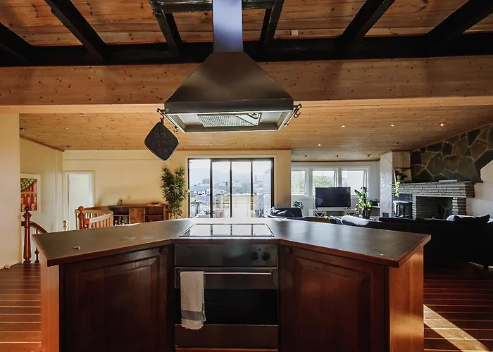 The View - Big In Center * برغن