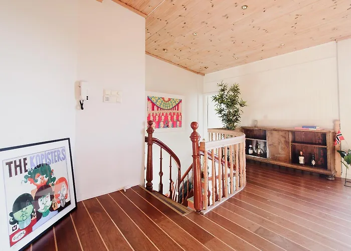 The View - Big In Center * برغن